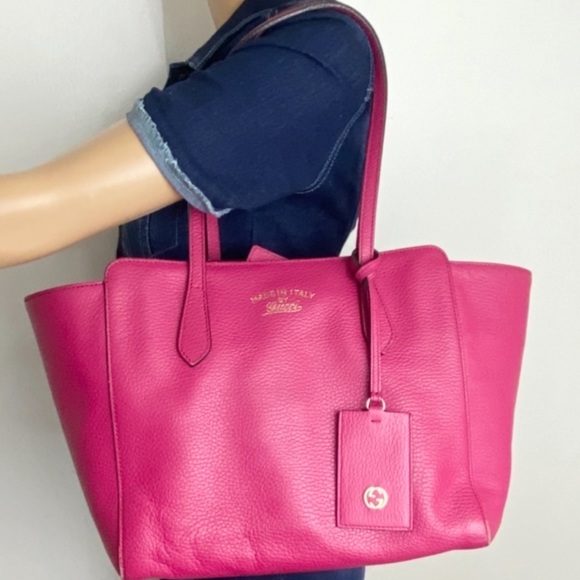 Gucci Handbags - 💎BEAUTIFUL💎 GUCCI SWING TOTE